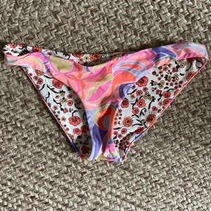 Maaji bikini bottoms. Size small. Reversible.